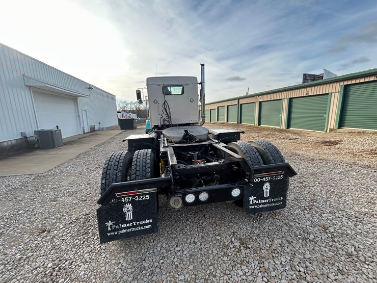 2001-kenworth-t800-image-16