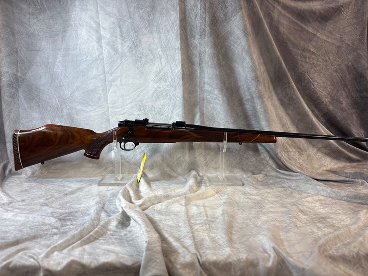 #2763-•-weatherby-mark-v-300-win-mag-bolt-action-rifle,-sn:-h184200-image-1