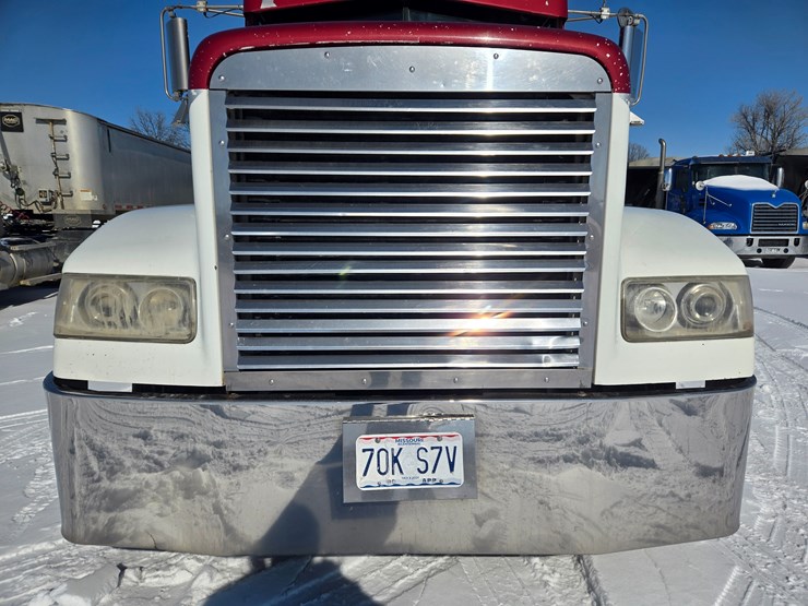 1995-freightliner-fld120-image-40