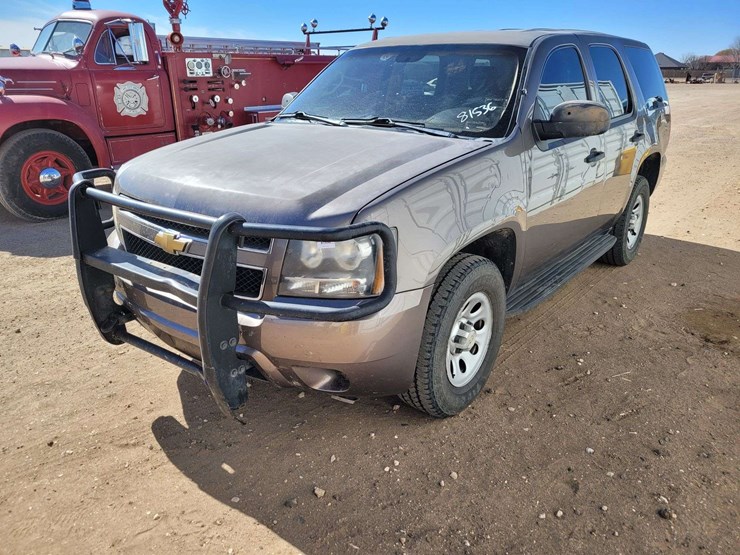 2013-chevrolet-tahoe-ls-image-1