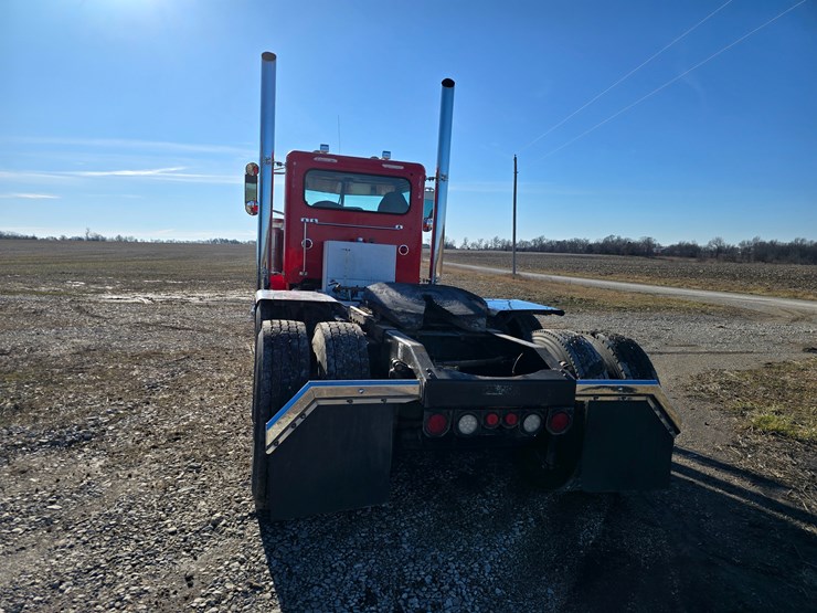 2008-peterbilt-388-image-11