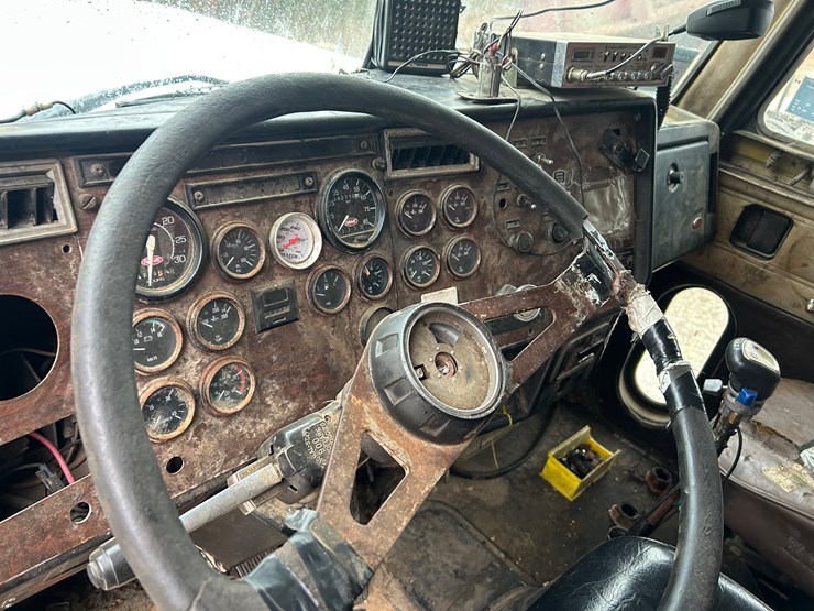 1988-peterbilt-357-image-57