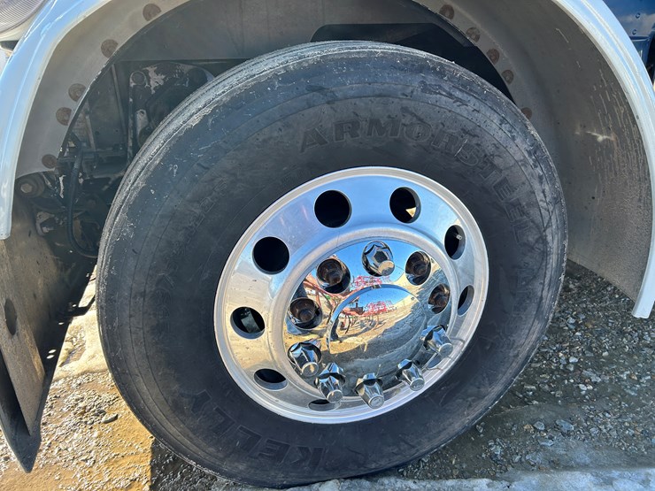 1997-peterbilt-379-image-3