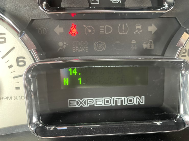 2013-ford-expedition-limited-image-12
