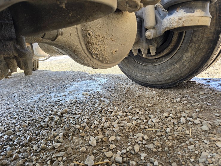 1999-peterbilt-330-image-68