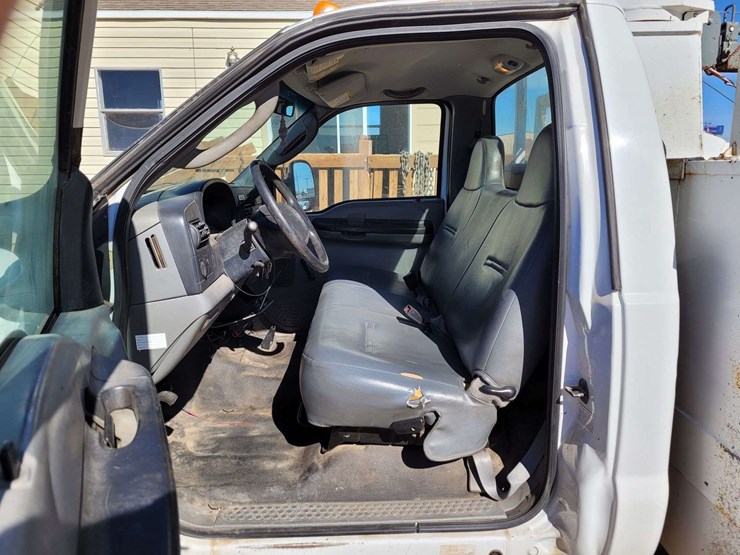 2005-ford-f550-image-27