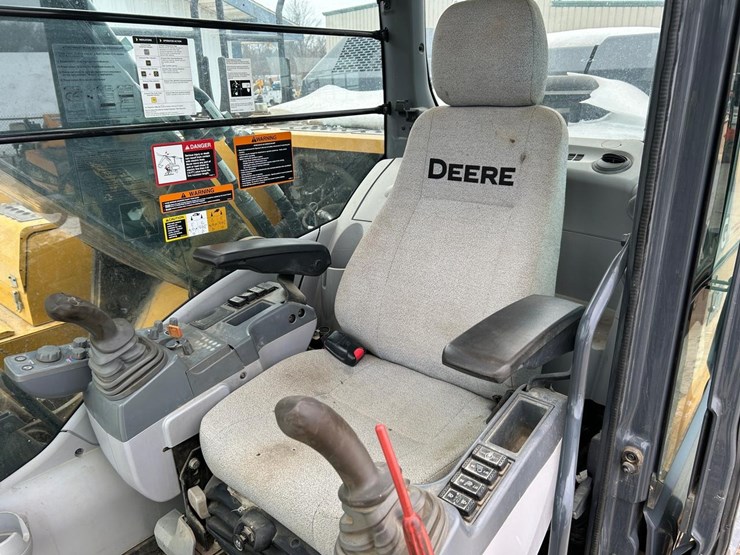 2019-deere-210g-lc-image-23