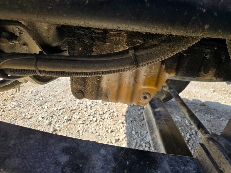 1999-peterbilt-330-image-30