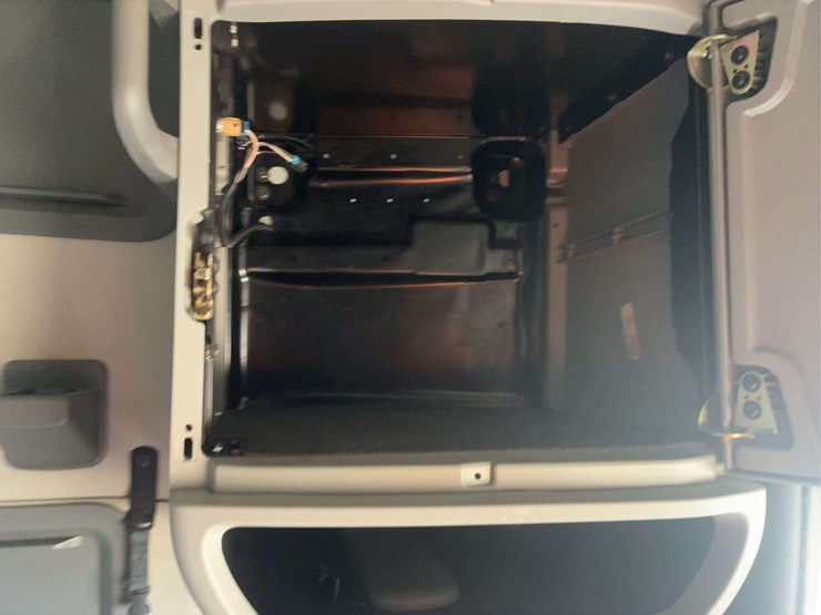 2019-volvo-volvo-vnl-tandem-axle-dual-conventional-new-generation-tractor-truck-image-37