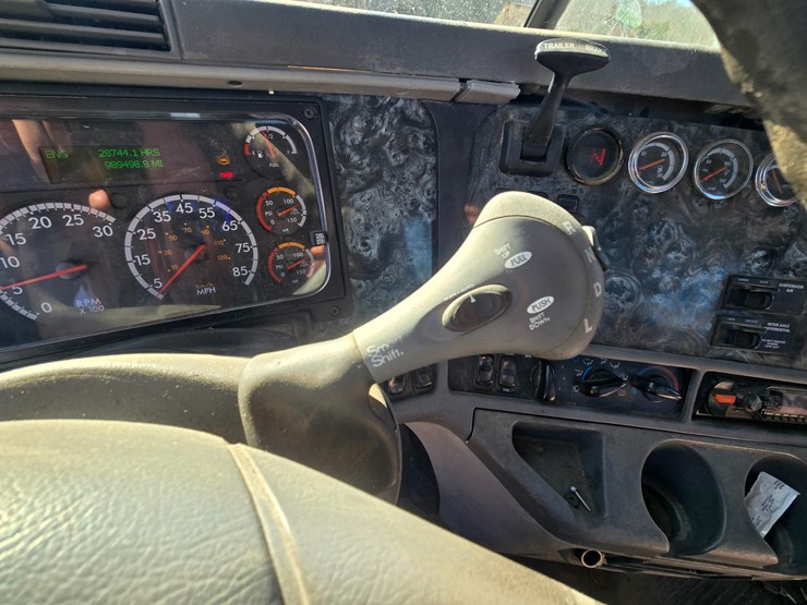 2002-freightliner-columbia-120-image-67