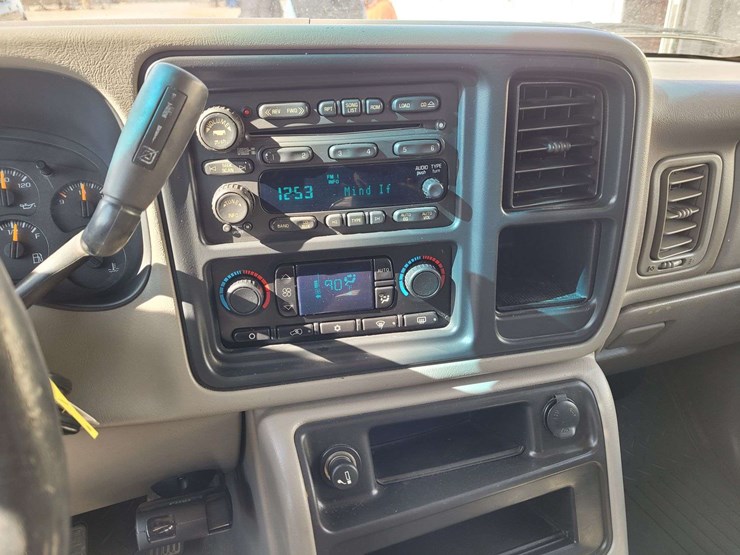 2005-gmc-sierra-2500-image-12