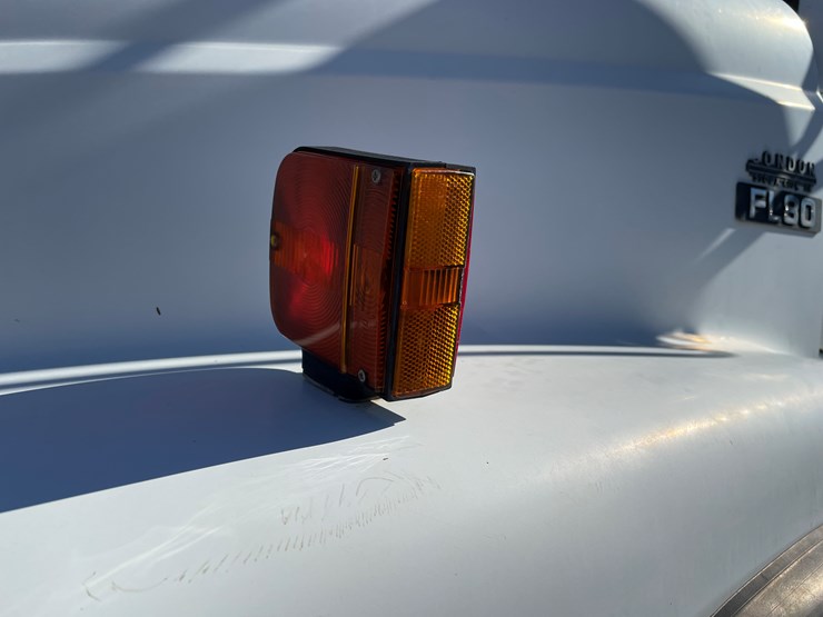 1996-freightliner-fl80-image-43