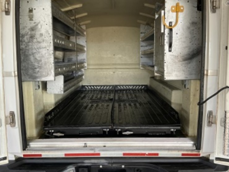 2014-chevrolet-silverado-2500-image-9