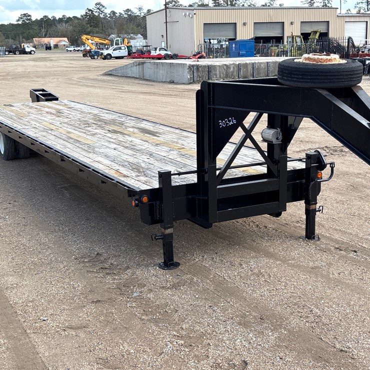 #30326 • 2011 BELSHE GOOSENECK TRAILER