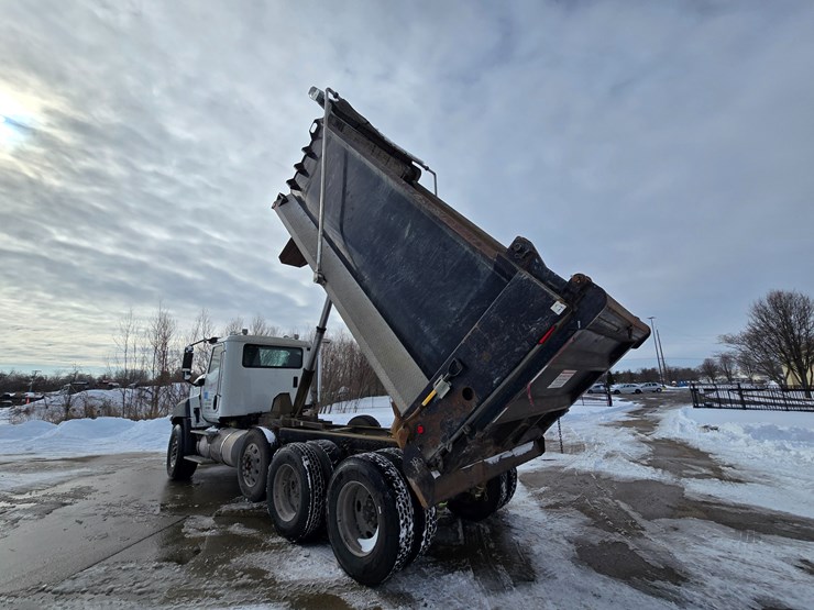 2012-caterpillar-660-image-36