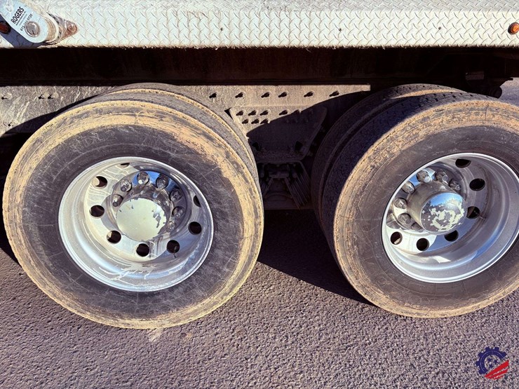 2018-freightliner-sd122-tri-axle-dump-truck-image-22