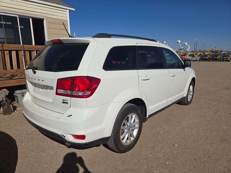 2014-dodge-journey-sxt-image-3