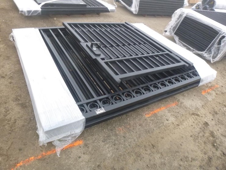 black-metal-fencing-w/swing-door-(qty-5)-image-2