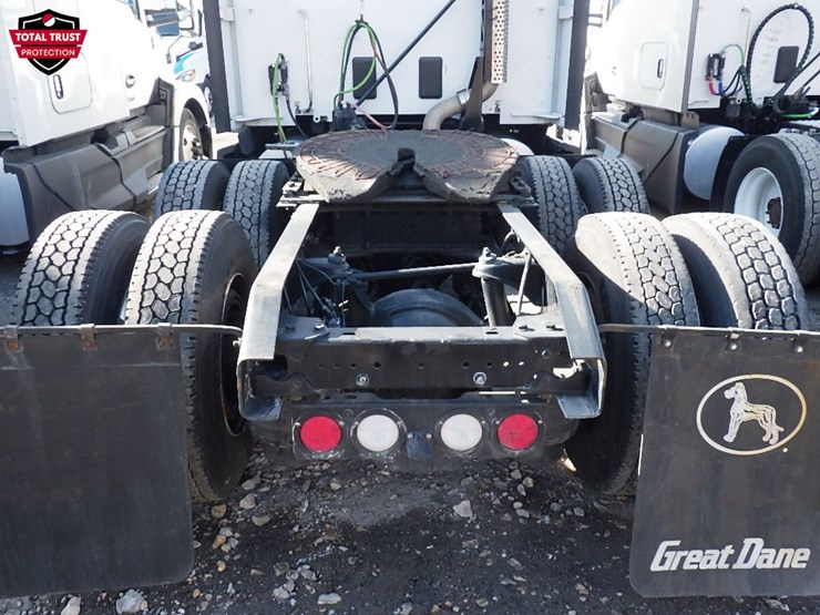 2023-kenworth-t680-image-11