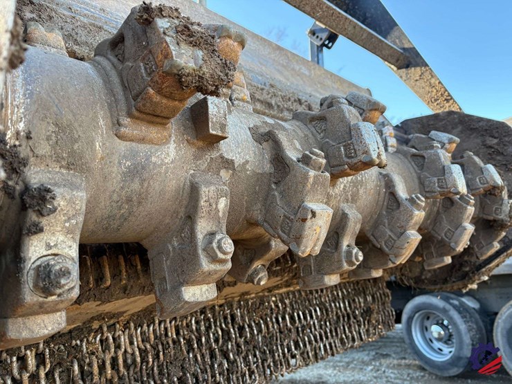 cat-hm315c-mulcher-attachment-image-16