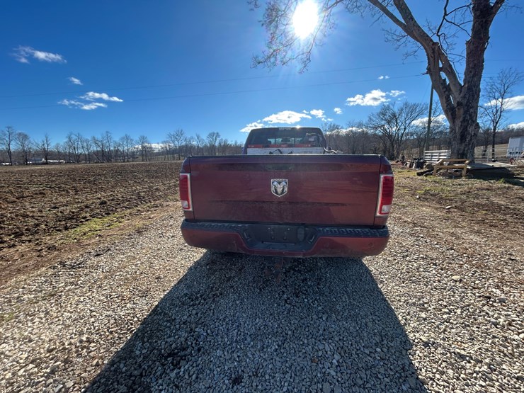 2018-dodge-3500-image-16