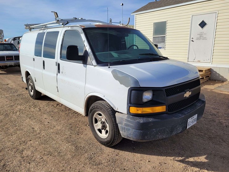 2005-chevrolet-express-1500-image-2
