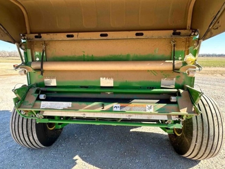 2020-john-deere-560m-image-24