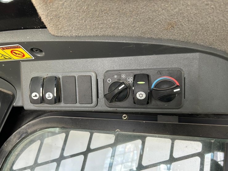 caterpillar-272c-image-24