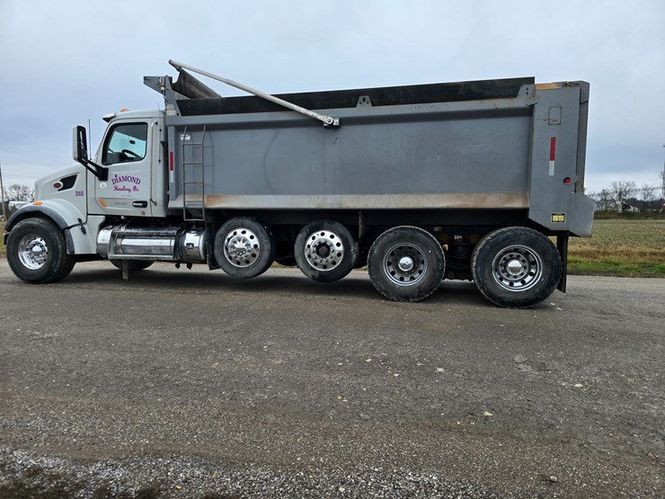 2020-peterbilt-567-image-15