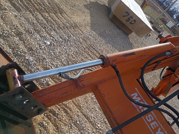 massey-ferguson-246-image-14