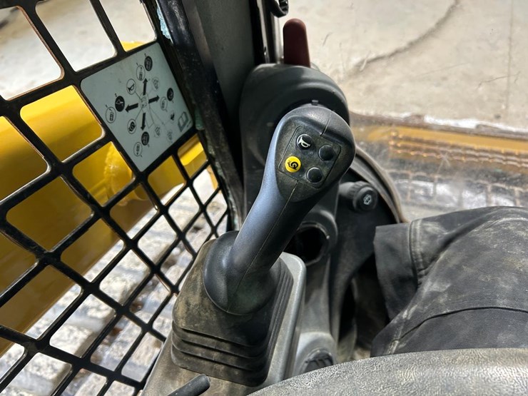 2021-caterpillar-299d3-image-21