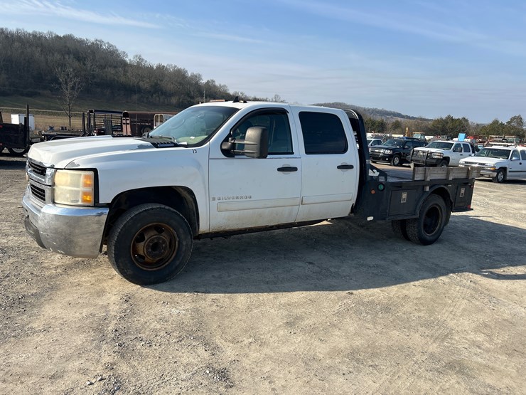 2008-chevrolet-3500-image-2