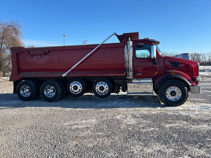 2015-peterbilt-567-image-30