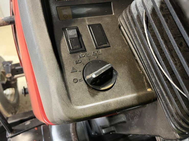 case-ih-5140-image-26