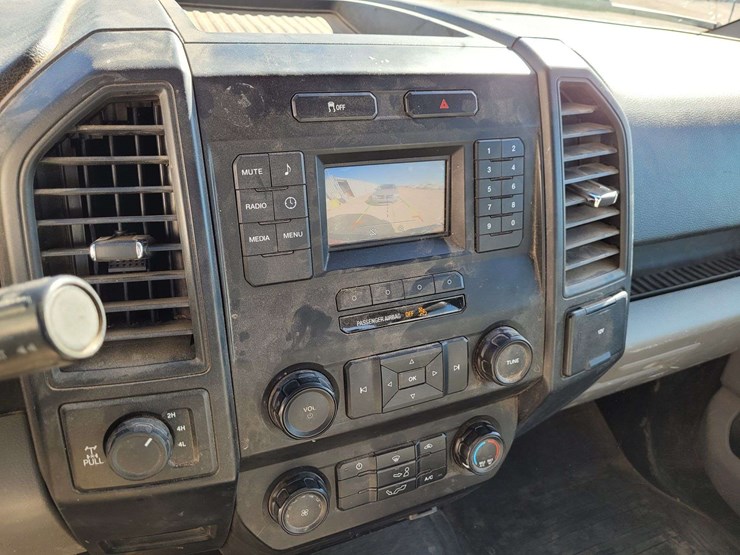 2017-ford-f150-image-16