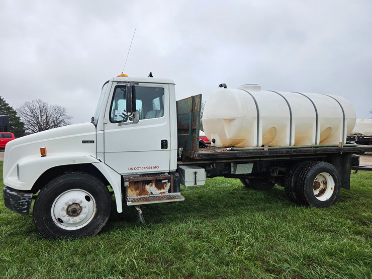 1999-freightliner-fl70-image-4