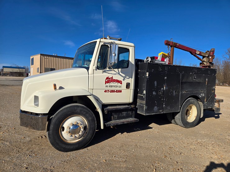 1996-freightliner-fl70-image-4