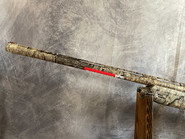 #2379-•-winchester-sx4-12-ga.-semi-auto-shotgun,-sn:-pt19451yw11k-image-3