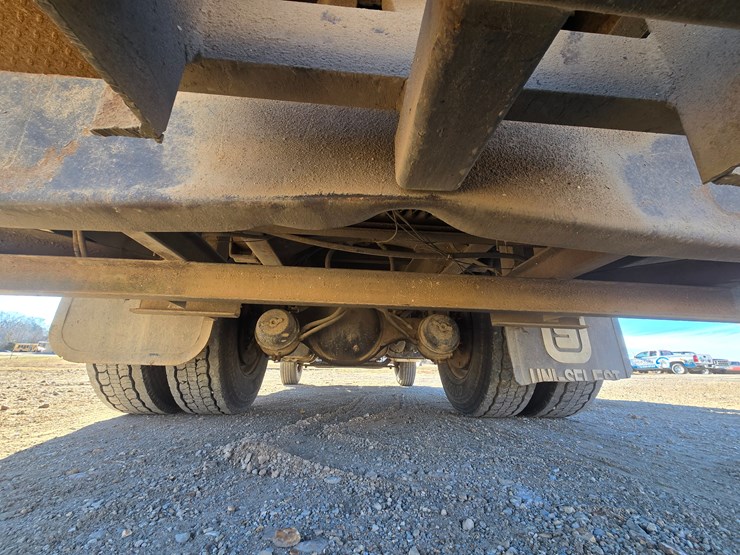 1996-freightliner-fl70-image-79