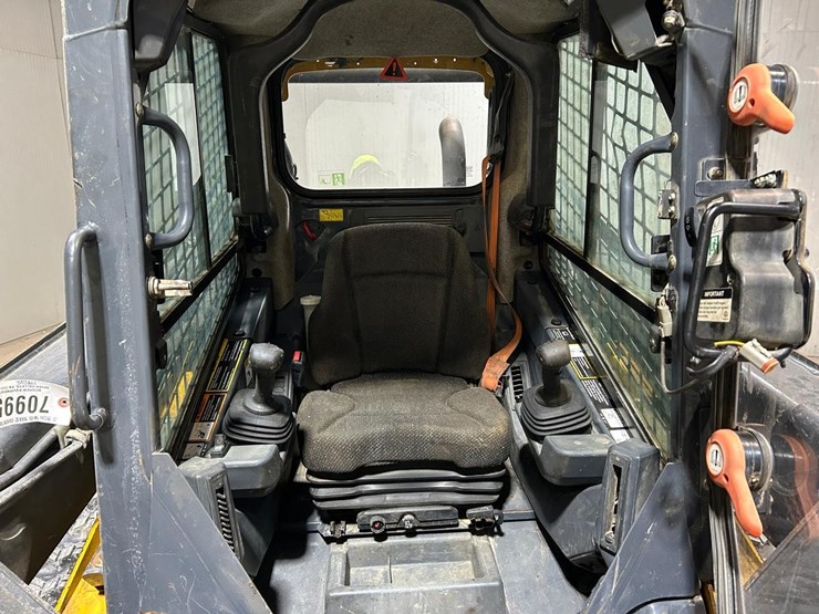 2020-deere-325g-image-19