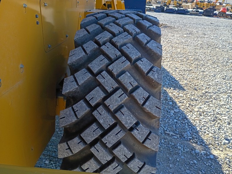 2023-caterpillar-910-image-82