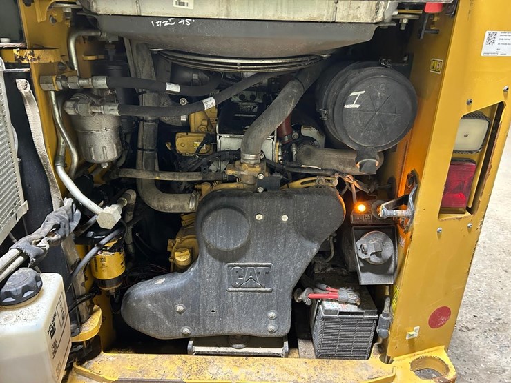 2021-caterpillar-299d3-image-14