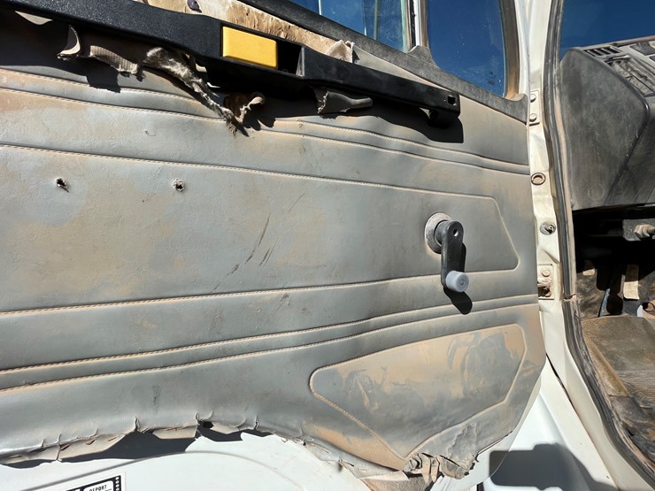 1996-freightliner-fl80-image-61