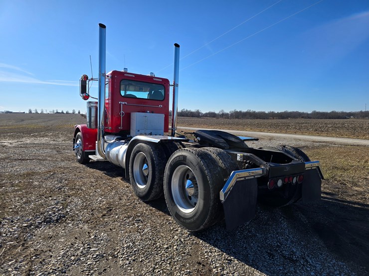 2008-peterbilt-388-image-10