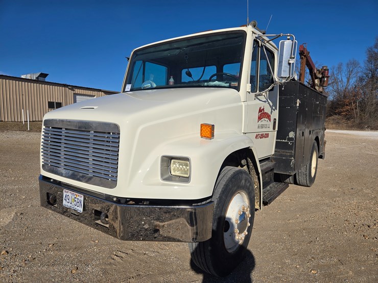 1996-freightliner-fl70-image-1