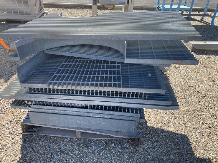 #3133-•-floor-grates-image-2