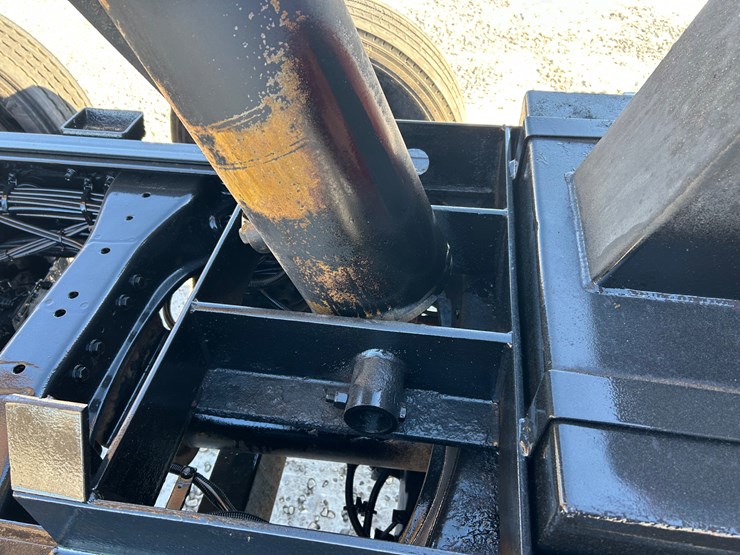 2015-peterbilt-567-image-68