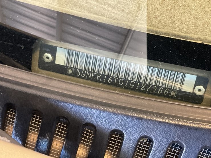 2001-chevrolet-suburban-image-14