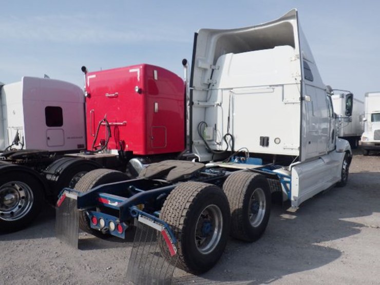 2020-western-star-5700xe-image-11