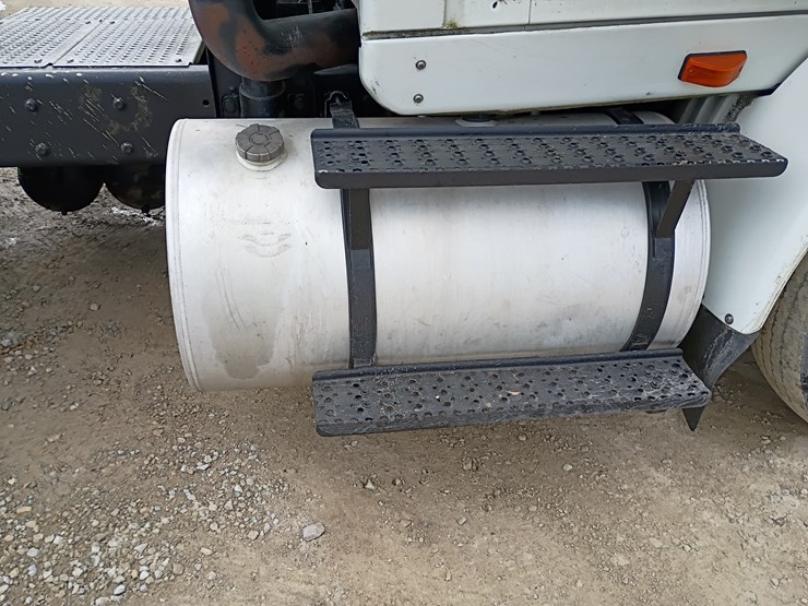 2011-international-transtar-8600-image-38